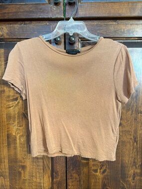 Alice + Olivia Classics Short Sleeve Top Camel Color NWT $275 Retail Size Small